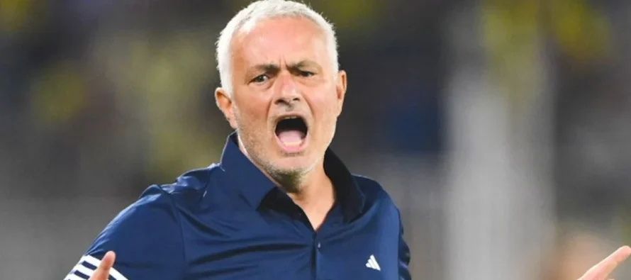 Mourinho rikthehet te Roma me një mesazh për tifozët: “Kam dhënë gjithçka për ta”