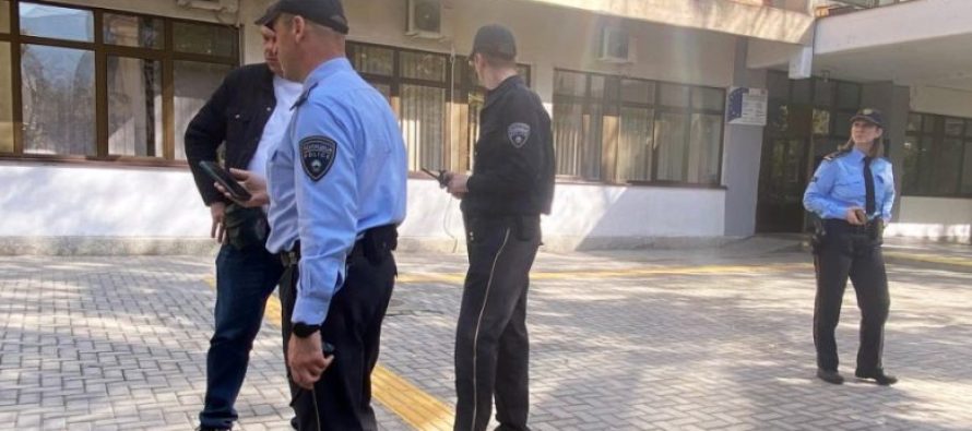 Shumë vrasje – Trendi i ri i modës këtë vit në rrugë është jeleku antiplumb