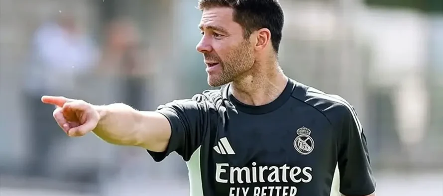Chelsea hyn në garë për Xabi Alonson