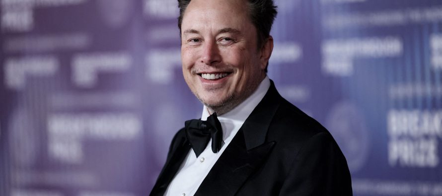 Elon Musk investon 1 miliard $ në Tesla