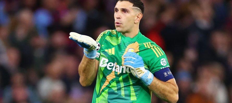 Fishkëllima për Dibu Martínez në Francë, por portieri i Aston Villa del sërish fitues