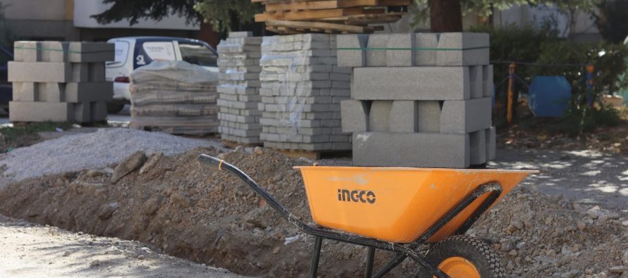 Valbon Limani: Komuna në punë – Punime në tretoaret e dy rrugicave në Gostivar