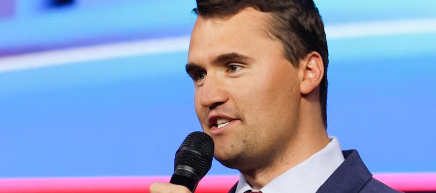 Tronditet Amerika: Charlie Kirk humb jetën në një atentat gjatë një aktiviteti në Utah