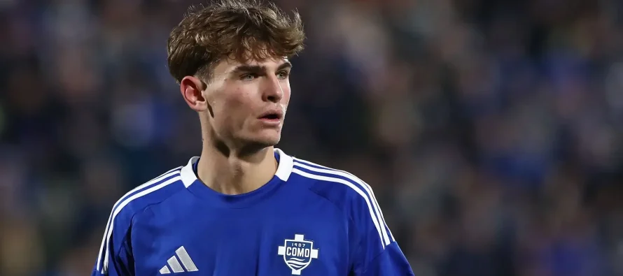 Fabregas i kënaqur me zhvillimin e Nico Paz