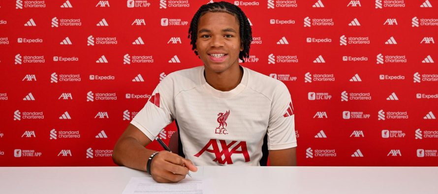 Rio Ngumoha firmos kontratën e parë profesionale me Liverpool deri në vitin 2028!