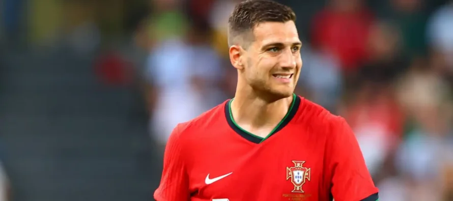 Real Madrid synon Diogo Dalot si zëvendësues të Carvajal, United e shpall të paprekshëm