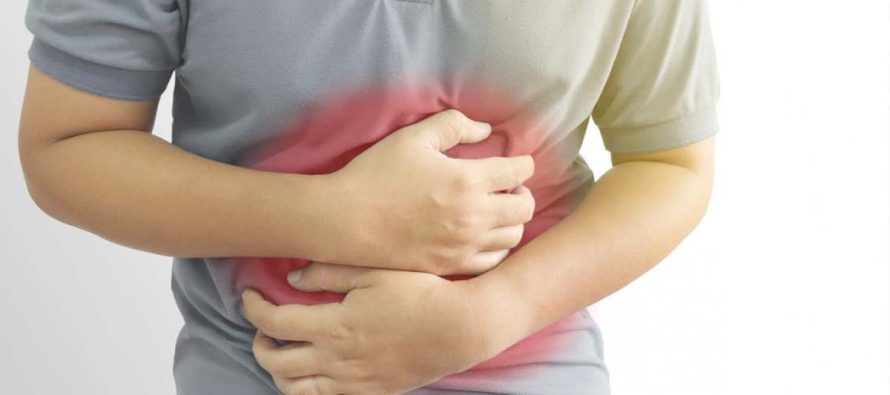 Dhimbjet e stomakut? Ja disa kura popullore që mund t’ju ndihmojnë