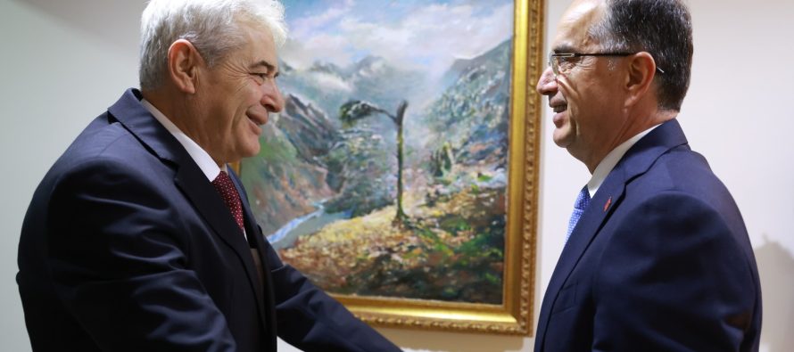 Ali Ahmeti e nis vizitën në Tiranë me takim në Predidencë me presidentin Bajram Begaj
