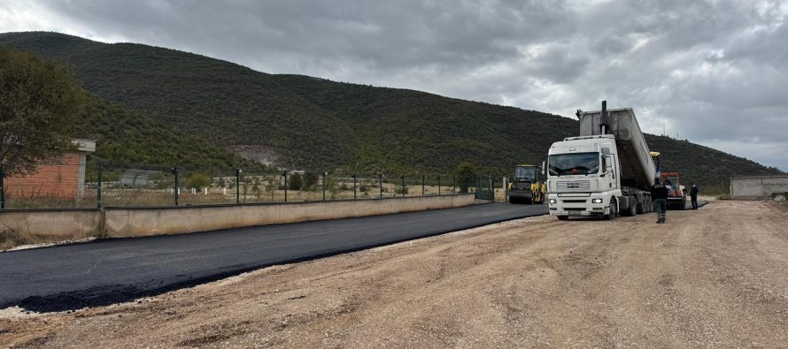 Filloi asfaltimi i rrugës drejt varrezave të reja në Çegran, 1.250 metra investim i ri komunal