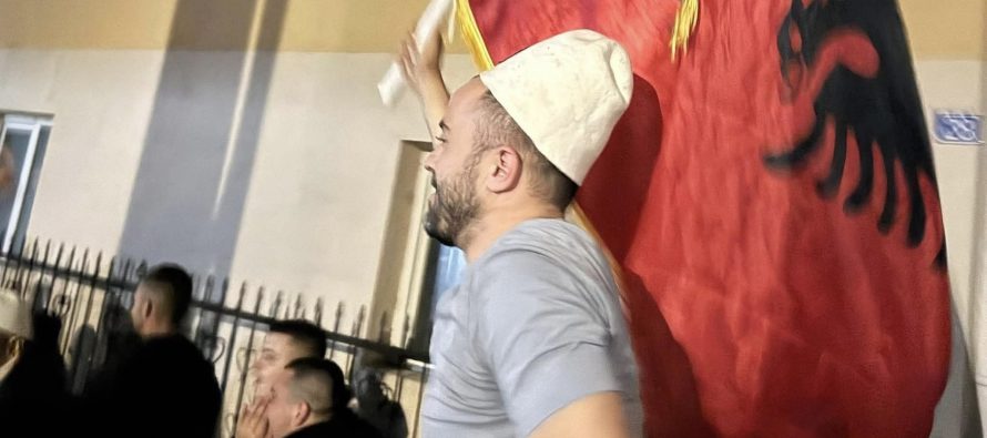 Protestë e banorëve të Çashkës para KSHZ-së: Të mos manipulohet me vullnetin e qytetarëve