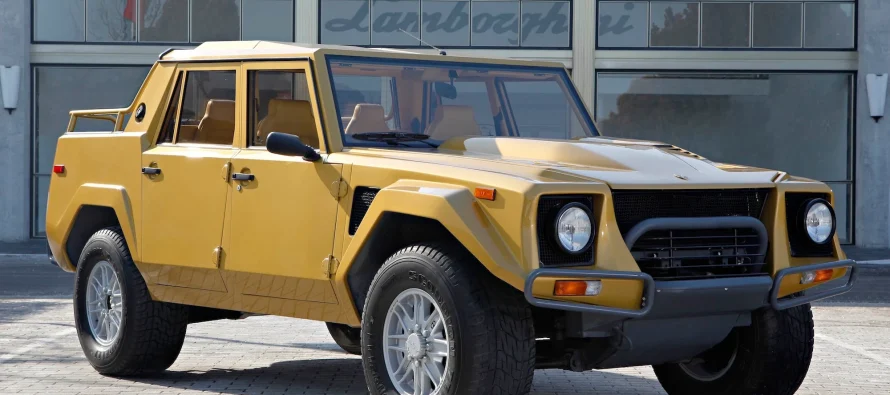 “Rambo Lambo” rikthehet në skenë: LM002 e vitit 1987 shitet për 400 mijë dollarë