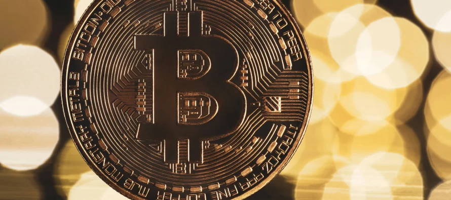 Bitcoin rikuperohet pas humbjes masive të tregut, arrin mbi 110,000 dollarë