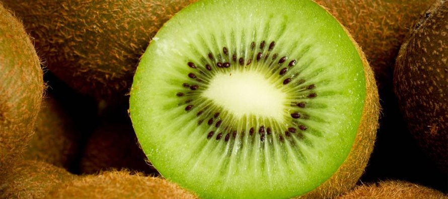 9 ushqimet që ndihmojnë për një gjumë më të mirë natën