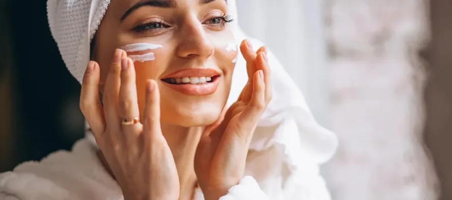 Kujdesi për fytyrën: Gabimet që mund të dëmtojnë lëkurën tuaj