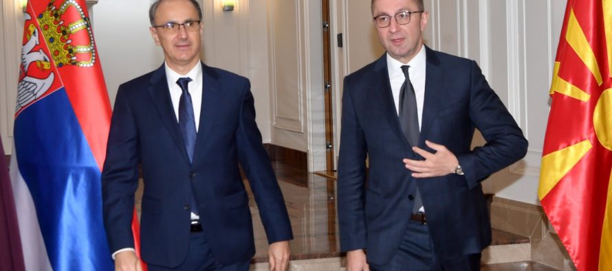 Mickoski zhvilloi takim me kryeministrin serb Macut