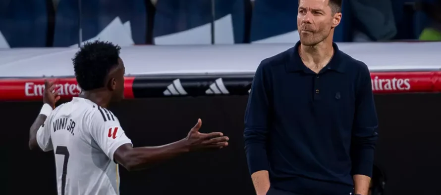 Xabi Alonso humb besimin e skuadrës pas incidentit me Vinícius