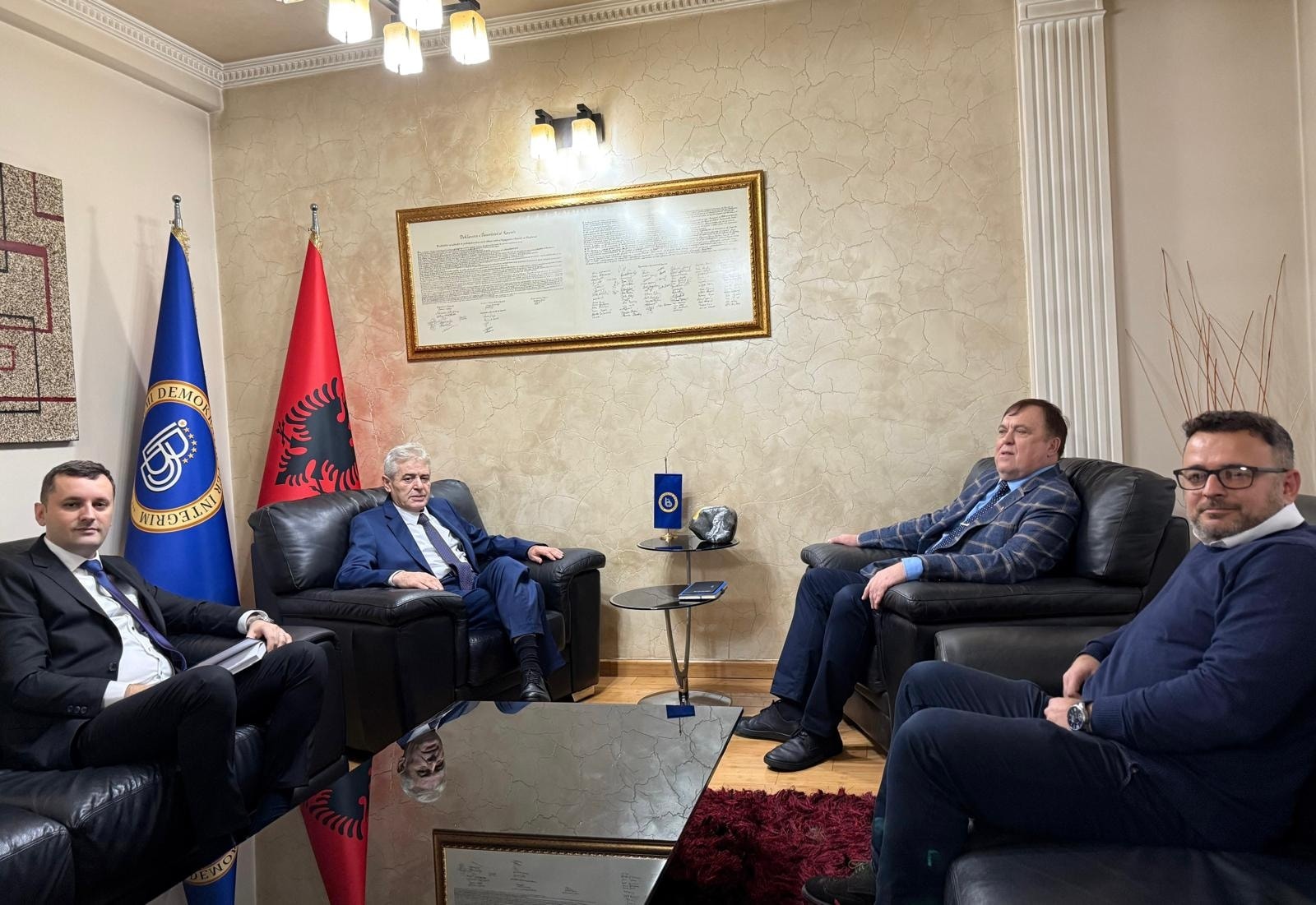 Ali Ahmeti pret ambasadorin çek  Integrimi europian  prioritet i panegociueshëm