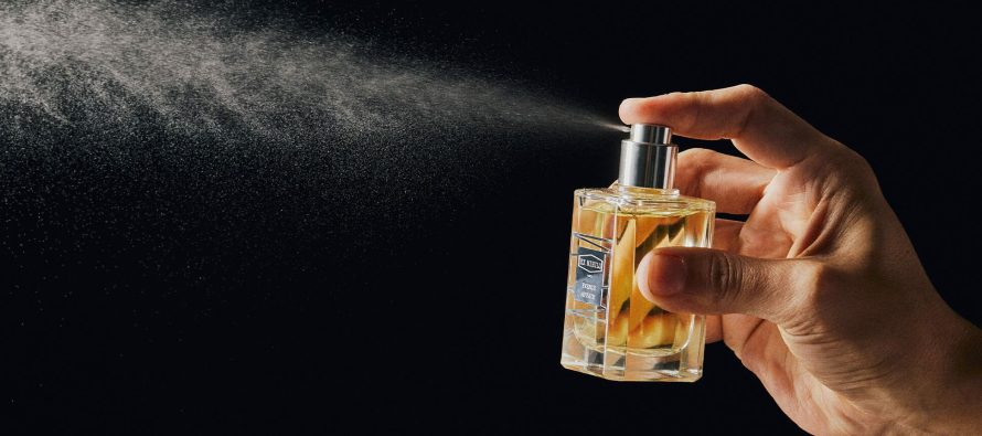 Si ta aplikoni parfumin që të zgjat gjithë ditën