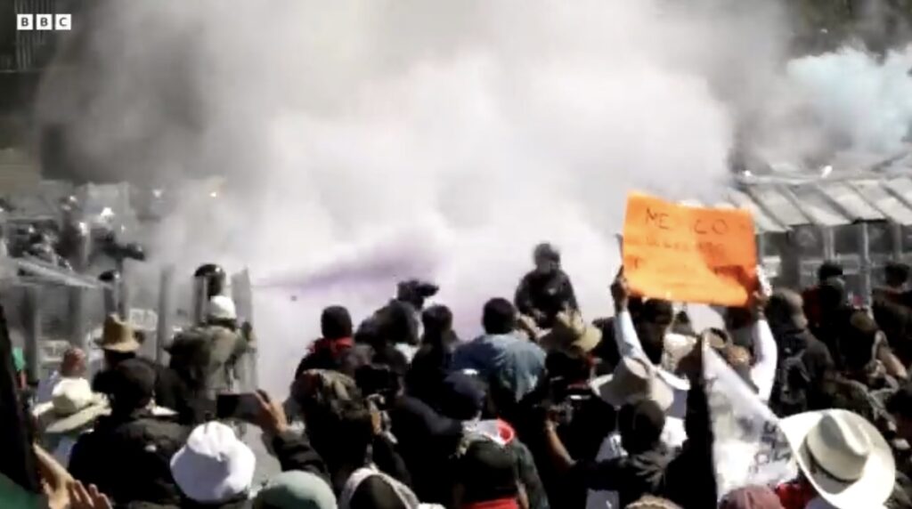 Përleshje në protestat kundër krimit në Meksikë   janë 120 të plagosur