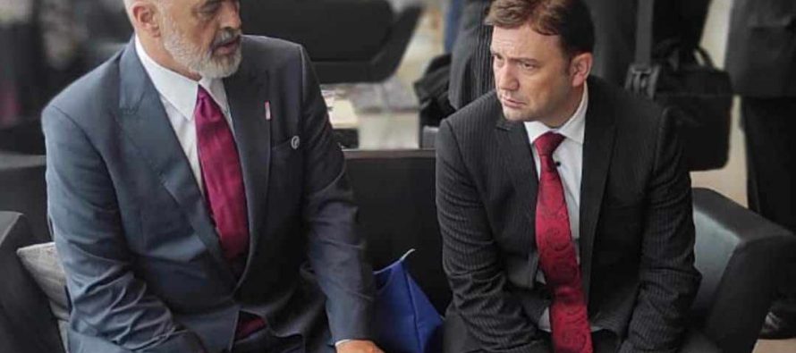 Osmani uron Shqipërinë dhe rikujton nisjen e negociatave të Maqedonisë së Veriut me BE-në