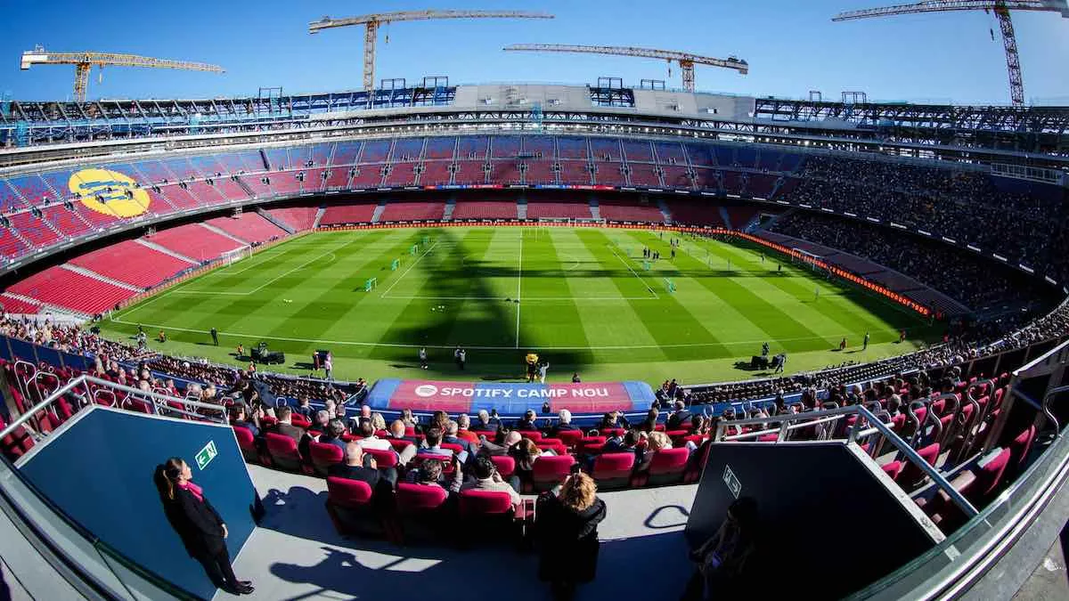 Incident në Camp Nou  Thyen ulëset VIP gjatë stërvitjes së hapur