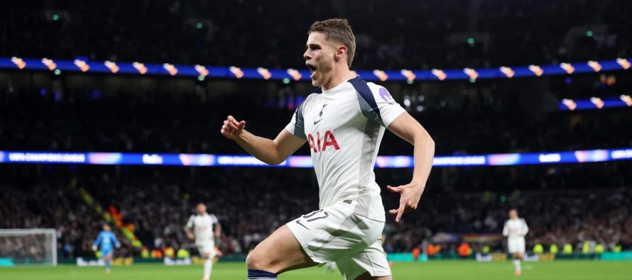 Barcelona futet në garë për Micky van de Ven