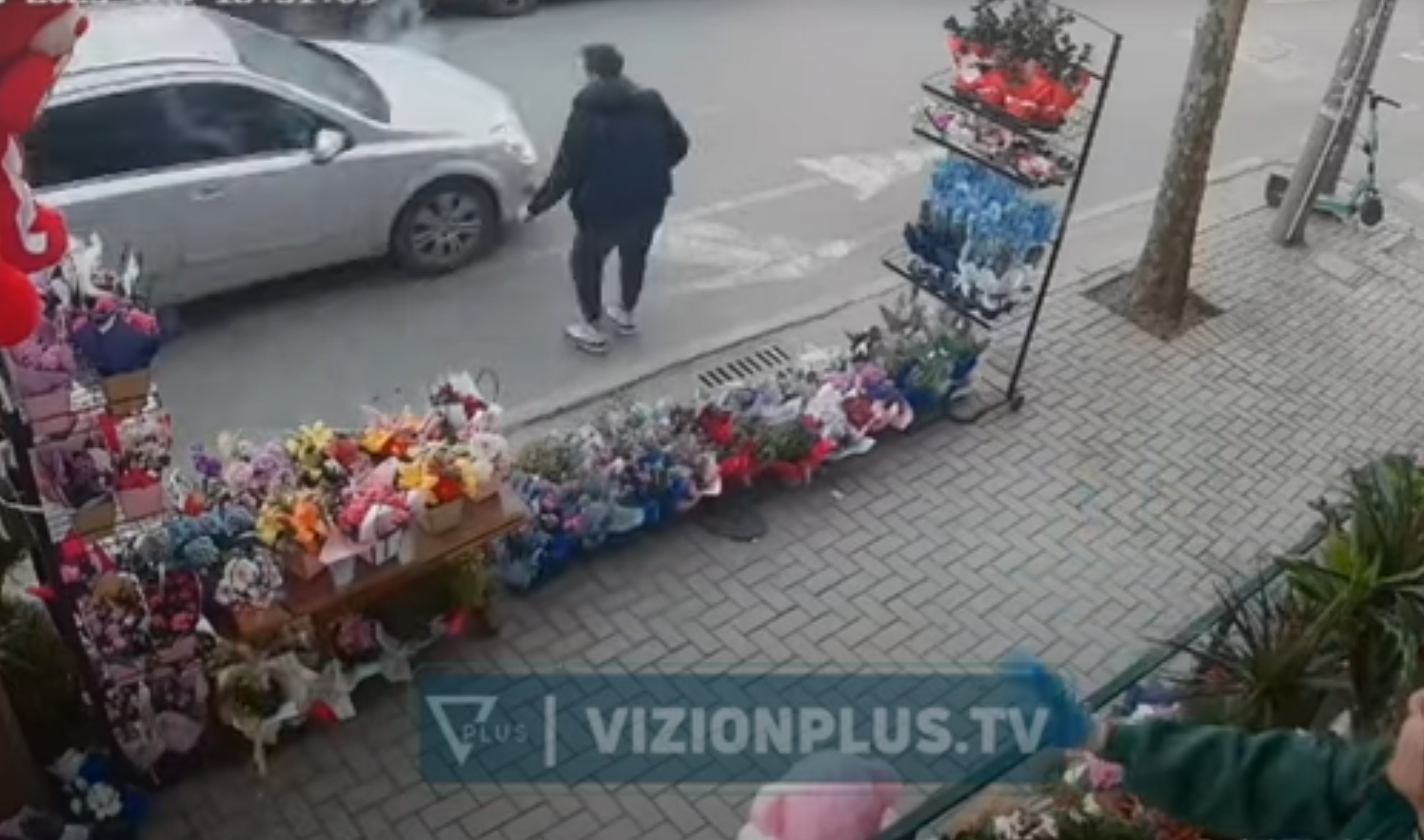 Qytetari hero në Tiranë  Shpëton shoferin që mbeti pa ndjenja në timon