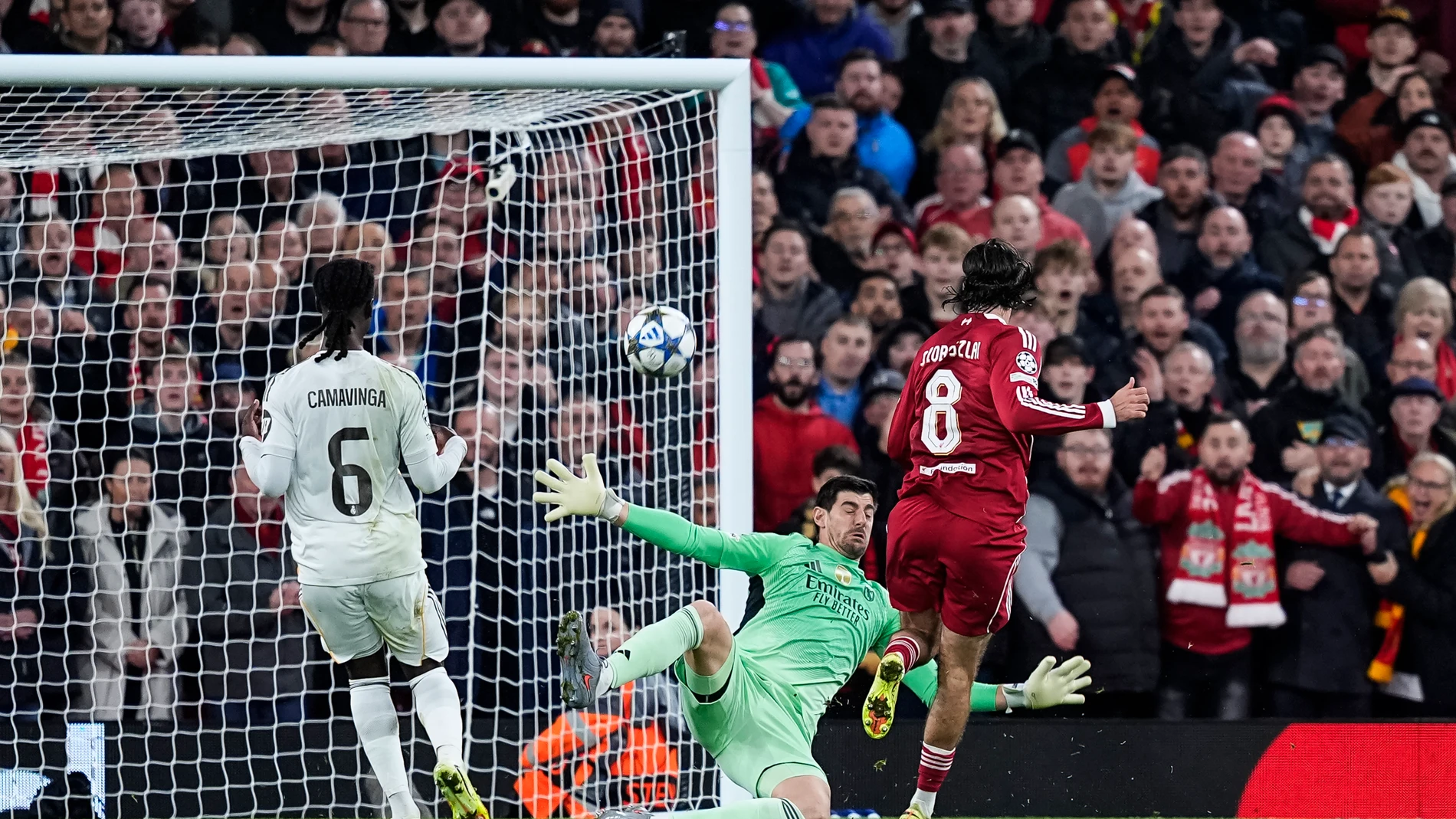 Heroi i pafat  Courtois shkëlqen në Anfield  por nuk mjaftoi