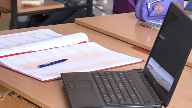 Mësimdhënësit po ankohen për probleme të shumta me ditarin e ri elektronik