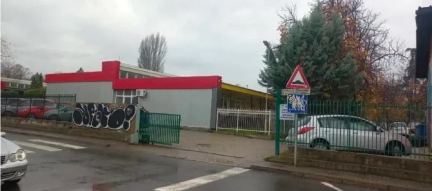 Helmim masiv në një shkollë të Shkupit, në mesin e nxënësve edhe djali i kryeministrit Mickoski