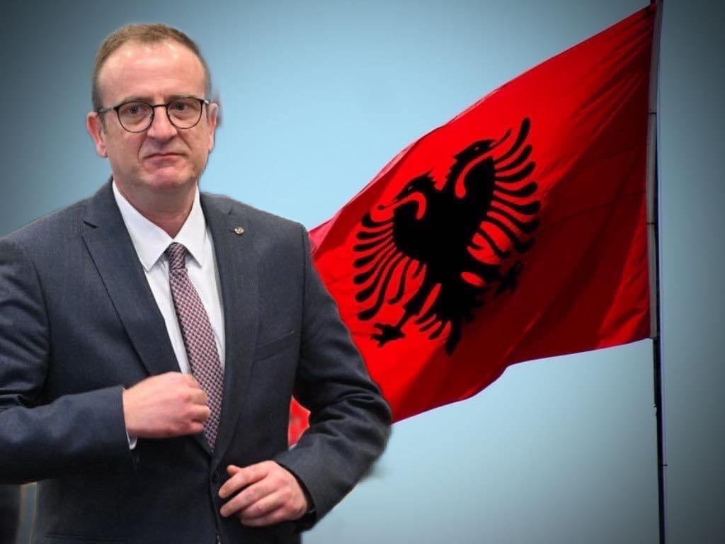 Arben Taravari me urim për 28 Nëntorin   Shqiptarët sot festojnë kudo në trojet e tyre 