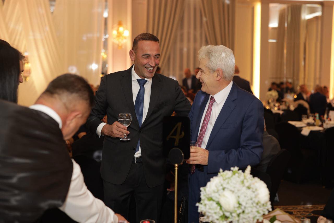 Daut Haradinaj bashkohet me protestën në Shkup për lirimin e pjesëtarëve të UÇK-së