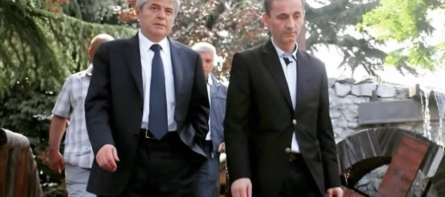 Ali Ahmeti nderon ish-Sekretarin e Përgjithshëm të BDI-së, Abdilaqim Ademi, në ditëlindjen e tij