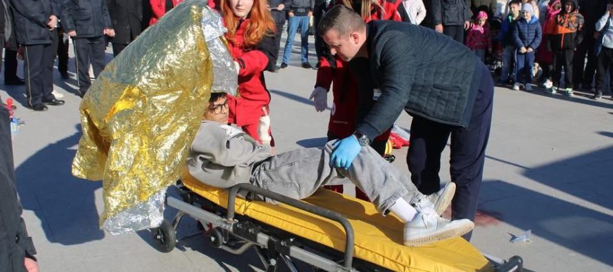 Kryqi i Kuq Gostivar me ushtrim demonstrues kundër përdorimit të piroteknikës: Festa pa lëndime