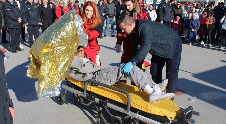 Kryqi i Kuq Gostivar me ushtrim demonstrues kundër përdorimit të piroteknikës  Festa pa lëndime