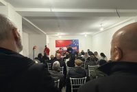 Afrohen zgjedhjet në Gostivar,  Limani në bashkëbisedim me banorët e Lagjes së Sahatit