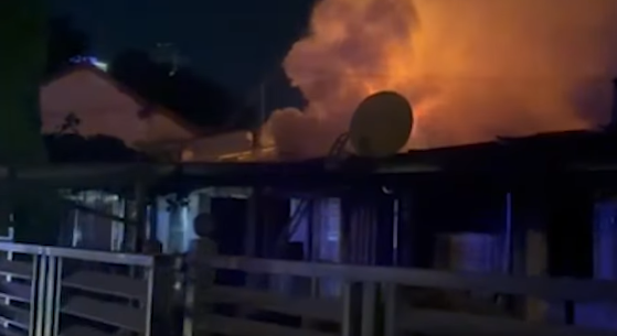 Zjarr i madh në kompleksin industrial  Makstil  në Shkup  digjet një magazinë