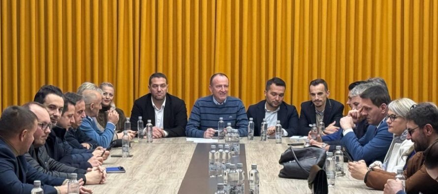 ASh Taravari thirrje shqiptarëve: Pa dallim bindjeve politike, bashkohuni masivisht në protestën e 13 dhjetorit