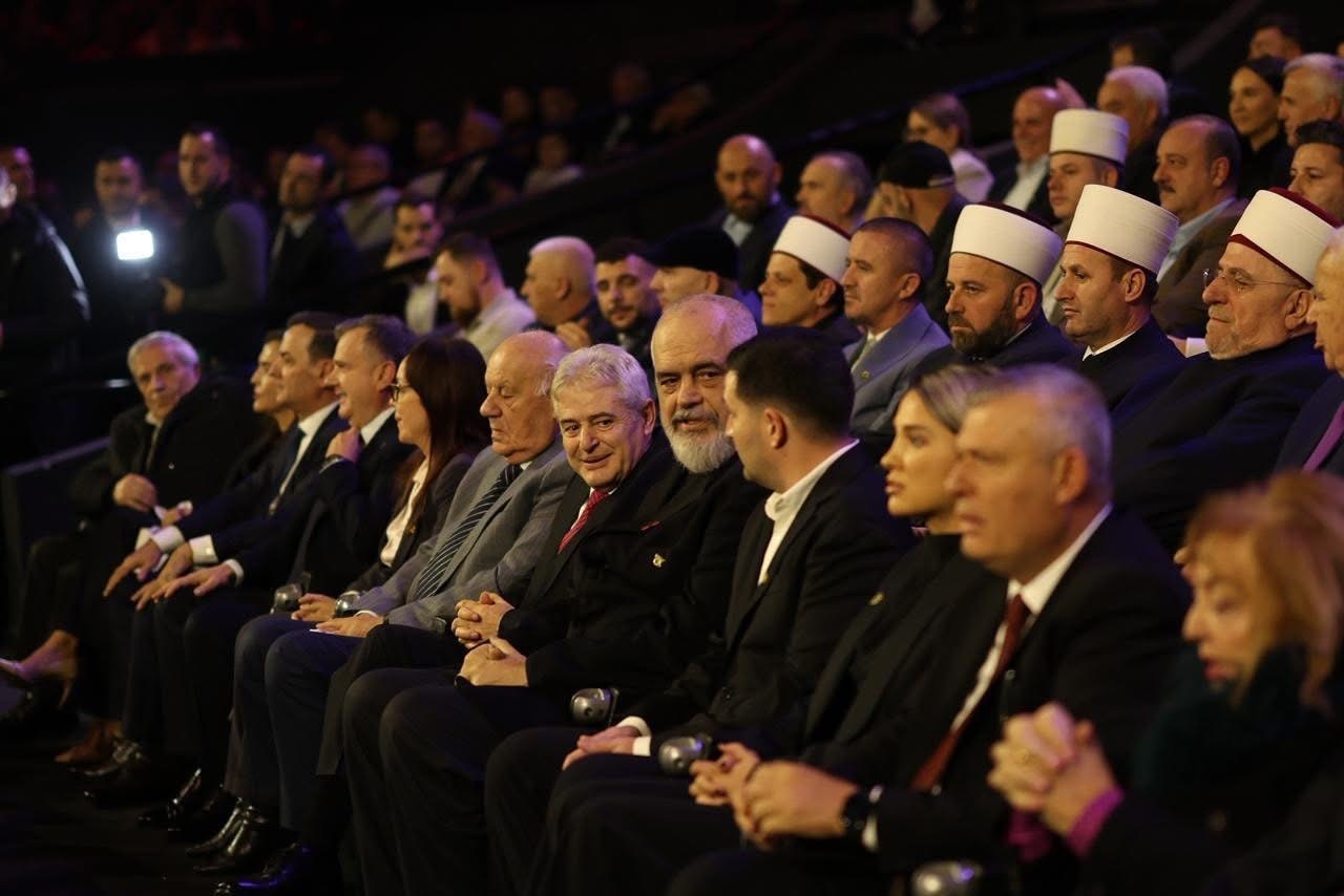 10 vjet  Fundjavë Ndryshe   të ftuar special Edi Rama e Ali Ahmeti