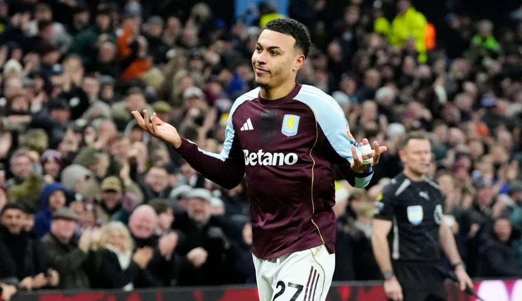Aston Villa vazhdon formën fantastike  mposht Manchester United