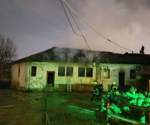 Nuk ka rrezik nga zjarri në Çarshinë e Vjetër, situata nën kontroll