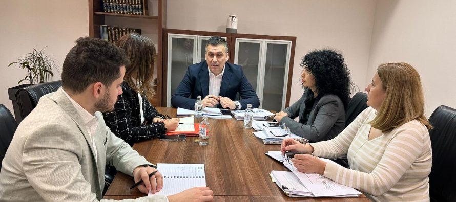 Ministri Hoxha nis kontrolle të jashtëzakonshme për ndotjen e ajrit dhe lejet mjedisore