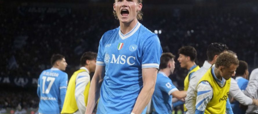Napoli eliminoi Milanin, kalon në finalen e Superkupës