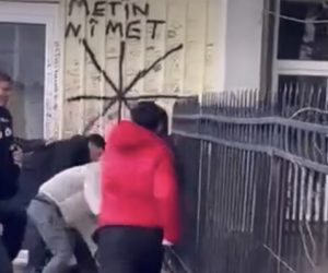 Pamje tronditëse nga Saraji: Nxënësi goditet me shqelma në kokë