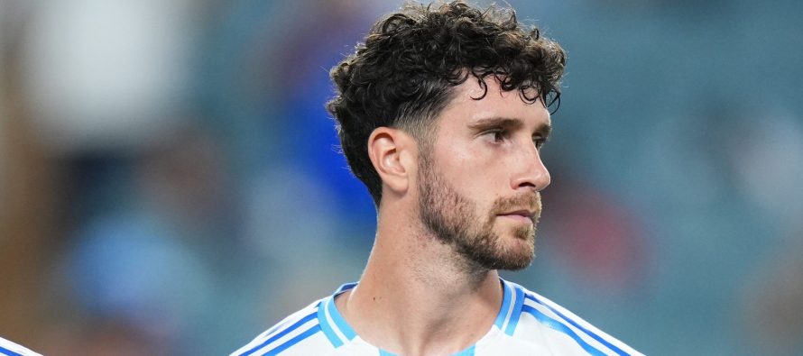 Liverpool në avantazh për Marcos Senesi – në garë me Chelsea dhe Manchester United