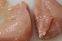 Ndalet importi i mishit të pulës nga Brazili për arsye sigurie