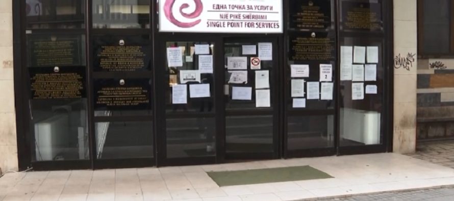 Bojkot në Drejtorinë e Librave Amë në Tetovë, qytetarët mbesin pa shërbime