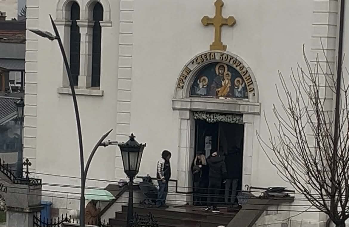 Të krishterët ortodoksë festojnë Krishtlindjet