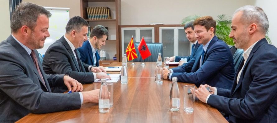Ministri Hoxha takoi ambasadorin shqiptar Meidani: Angazhim për koordinim rajonal të Agjendës së Gjelbër