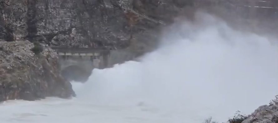 Nivel i lartë uji në kaskadën e Drinit, shkarkimet në Vaun e Dejës minimalizojnë rrezikun